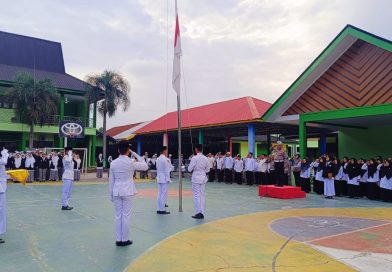 Direktorat Lalu Lintas (Ditlantas) Polda Riau terus berkomitmen membangun budaya tertib berlalu lintas sekaligus kepedulian lingkungan sejak usia dini. Komitmen ini diwujudkan melalui program Police Goes To School dan Green Policing di MAN 1 Pekanbaru, Senin pagi (13/4/2026). (Foto: Humas Dirlantas Polda Riau )