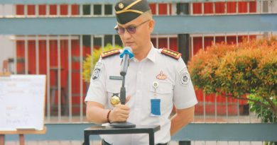 Lembaga Pemasyarakatan (Lapas) Kelas IIA Pekanbaru menggelar apel pagi sebagai bentuk penguatan disiplin bagi seluruh jajaran petugas. Kegiatan yang berlangsung pada Senin (13/4/2026) ini dipimpin langsung oleh Kepala Lapas Pekanbaru, Yuniarto. (Foto: Humas Lapas llA Pekanbaru)