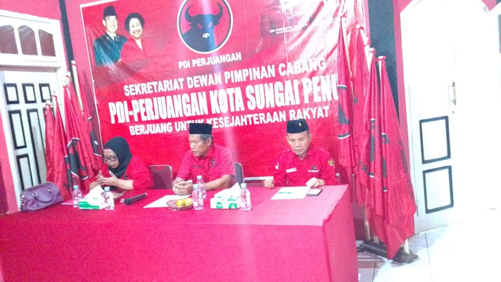 ewan Pimpinan Cabang (DPC) PDI Perjuangan Kota Sungai Penuh melaksanakan fit and proper test bagi calon Ketua Pengurus Anak Cabang (PAC) se-Kota Sungai Penuh. Kegiatan ini berlangsung di Kantor DPC PDI Perjuangan setempat pada Jumat (10/4/2026). (Foto: IST/Dewi Yulianti)