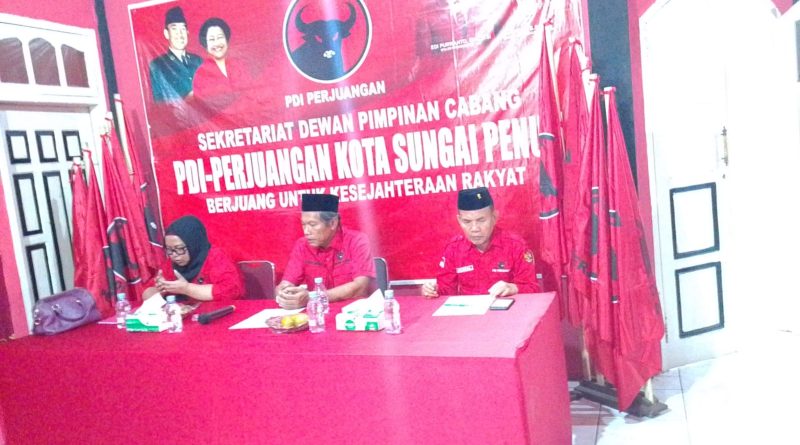 ewan Pimpinan Cabang (DPC) PDI Perjuangan Kota Sungai Penuh melaksanakan fit and proper test bagi calon Ketua Pengurus Anak Cabang (PAC) se-Kota Sungai Penuh. Kegiatan ini berlangsung di Kantor DPC PDI Perjuangan setempat pada Jumat (10/4/2026). (Foto: IST/Dewi Yulianti)