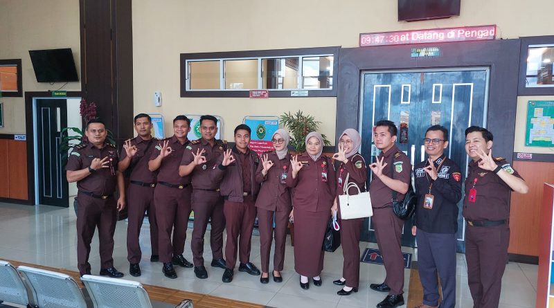 Pengadilan Negeri Padang kembali menolak permohonan praperadilan yang diajukan oleh Hj. Merry Nasrun. Putusan ini terkait keberatan pemohon atas penyitaan aset yang dilakukan oleh Kejaksaan Negeri (Kejari) Padang, Selasa (14/4/2026). (Foto: IST/Novrianto)