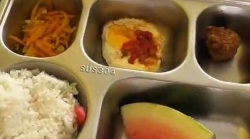 Isi menu Makan Bergizi Gratis (MBG) yang tidak diambil oleh siswa di SMAN 7 Kerinci. (Foto: IST/Dewi Yulianti)