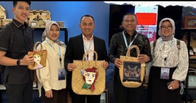 Karya warga binaan asal Provinsi Jambi berhasil memukau para delegasi internasional dalam ajang World Congress of Probation and Parole ke-7 Tahun 2026. Acara bergengsi yang dihadiri perwakilan dari 44 negara ini menjadi panggung bagi produk-produk hasil pembinaan Lapas dan Rutan wilayah Jambi, Selasa (15/4/2026). (Foto: IST/Dewi Yulianti)