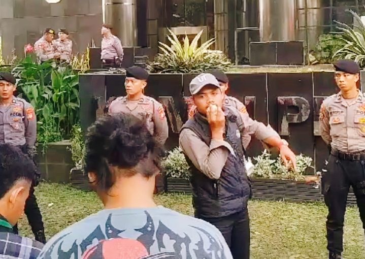 Gerakan Mahasiswa dan Pemuda Bogor (GMPB) menyatakan dukungan penuh terhadap langkah Pemerintah Kabupaten (Pemkab) Bogor dalam menindak tegas Perbuatan Melawan Hukum (PMH). Hal ini menyusul mencuatnya isu dugaan praktik jual beli jabatan di lingkungan pemerintahan setempat, Kamis (16/4/2026). (Foto: Ketua GMPB, M. Iqbal)