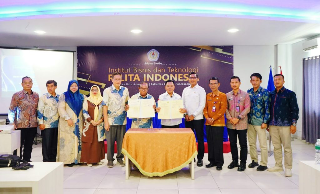 Pemerintah Kabupaten Kepulauan Meranti terus memperkuat komitmen dalam meningkatkan kualitas sumber daya manusia (SDM). Hal ini ditandai dengan penandatanganan nota kesepahaman (MoU) antara Bupati Kepulauan Meranti, H. Asmar, dengan Institut Bisnis dan Teknologi (IBT) Pelita Indonesia, Kamis (16/4/2026). (Foto: Humas Bupati Kepulauan Meranti)