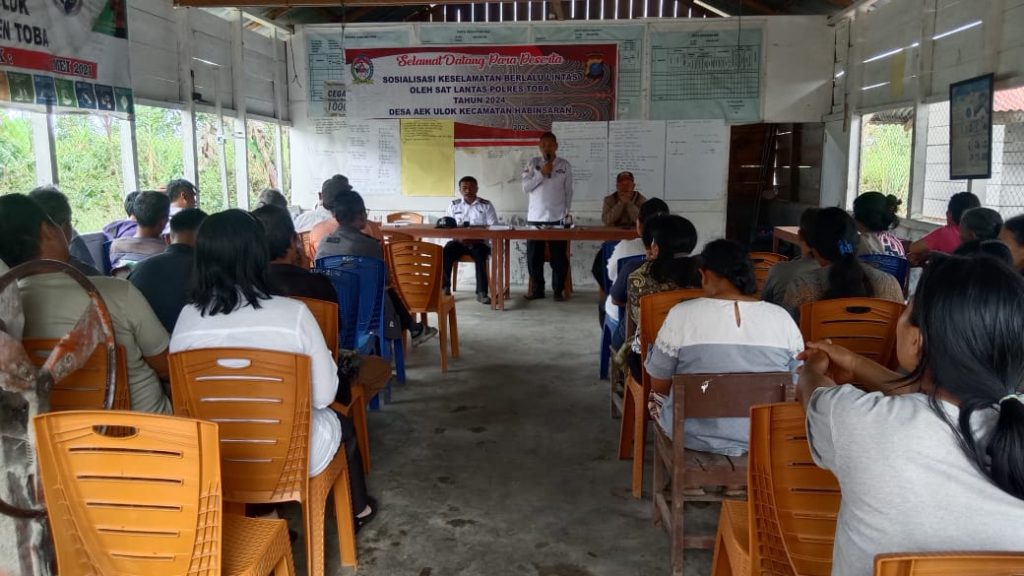 Pemerintah Desa Aek Ulok, Kecamatan Habinsaran, sukses menggelar Sosialisasi Peraturan Bupati (Perbup) Toba sekaligus Musyawarah Desa (MusDes) Penetapan APBDes Tahun Anggaran 2026. Kegiatan ini berlangsung khidmat di Balai Desa Aek Ulok pada Rabu (15/04/2026). (Foto: IST/Dochmerson Simarmata)