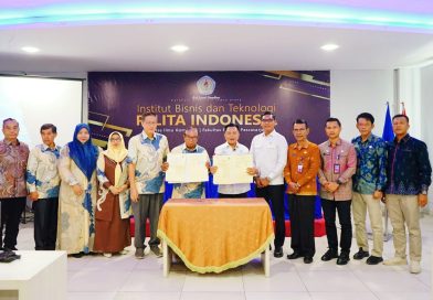 Pemerintah Kabupaten Kepulauan Meranti terus memperkuat komitmennya dalam meningkatkan kualitas Sumber Daya Manusia (SDM). Hal ini dibuktikan melalui penandatanganan nota kesepahaman (MoU) antara Bupati Kepulauan Meranti, H. Asmar, dengan Institut Bisnis dan Teknologi (IBT) Pelita Indonesia, Kamis (16/4/2026). (Foto: Humas Bupati Kepulauan Meranti)