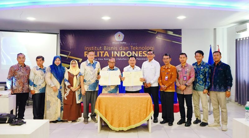 Pemerintah Kabupaten Kepulauan Meranti terus memperkuat komitmennya dalam meningkatkan kualitas Sumber Daya Manusia (SDM). Hal ini dibuktikan melalui penandatanganan nota kesepahaman (MoU) antara Bupati Kepulauan Meranti, H. Asmar, dengan Institut Bisnis dan Teknologi (IBT) Pelita Indonesia, Kamis (16/4/2026). (Foto: Humas Bupati Kepulauan Meranti)