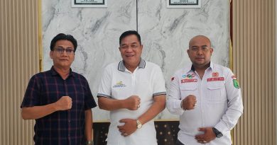 Bursa pencalonan Ketua Komite Olahraga Nasional Indonesia (KONI) Kabupaten Musi Banyuasin (Muba) semakin menghangat. Saputra Candra Lesmana, salah satu kandidat kuat, menunjukkan keseriusannya dengan menemui Bupati Muba, H. M. Toha, Jumat (17/4/2026). (Foto: IST/Heri Susanto)