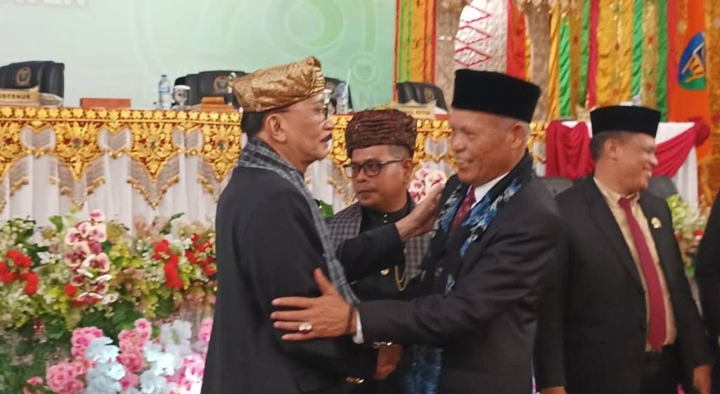 Momentum Hari Jadi ke-78 Kabupaten Pesisir Selatan menjadi ajang penting untuk mempererat sinergi antar daerah. Wakil Wali Kota Sungai Penuh, Azhar Hamzah, hadir langsung dalam Rapat Paripurna yang digelar di Painan Convention Center (PCC), Rabu (15/4/2026). (Foto: Diskominfosta Sungai Penuh0