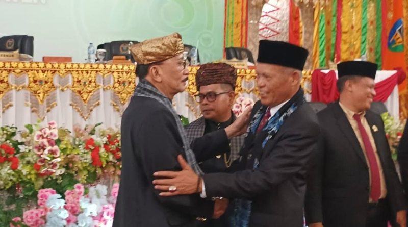 Momentum Hari Jadi ke-78 Kabupaten Pesisir Selatan menjadi ajang penting untuk mempererat sinergi antar daerah. Wakil Wali Kota Sungai Penuh, Azhar Hamzah, hadir langsung dalam Rapat Paripurna yang digelar di Painan Convention Center (PCC), Rabu (15/4/2026). (Foto: Diskominfosta Sungai Penuh0