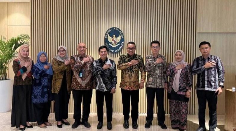 Wali Kota Sungai Penuh, Alfin, S.H., melakukan langkah strategis dengan menyambangi kantor Kementerian Kesehatan (Kemenkes) RI di Jakarta pada Selasa (14/4/2026). Kunjungan ini bertujuan untuk melakukan audiensi langsung bersama Wakil Menteri Kesehatan Republik Indonesia. (Foto: Diskominfosta Sungai Penuh)