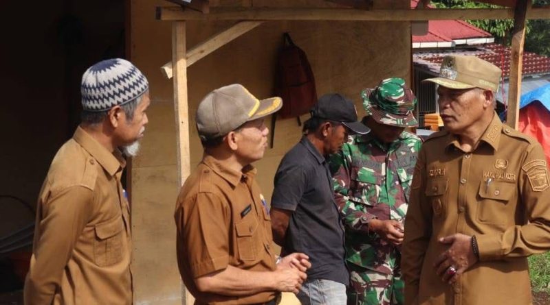 Wakil Wali Kota Sungai Penuh, Azhar Hamzah, melakukan peninjauan langsung terhadap proses pembangunan Gedung Merah Putih pada Selasa (14/4/2026). Peninjauan ini dilakukan di dua lokasi berbeda, yakni Desa Sungai Jernih dan Desa Sungai Ning. (Foto: Diskominfostas Sungai Penuh)