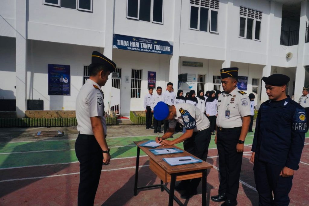 apangan Rumah Tahanan Negara (Rutan) Kelas IIB Sungai Penuh menjadi saksi penguatan integritas seluruh jajaran pemasyarakatan pada Senin pagi (20/4/2026). (Foto: IST/Dewi Yulianti)