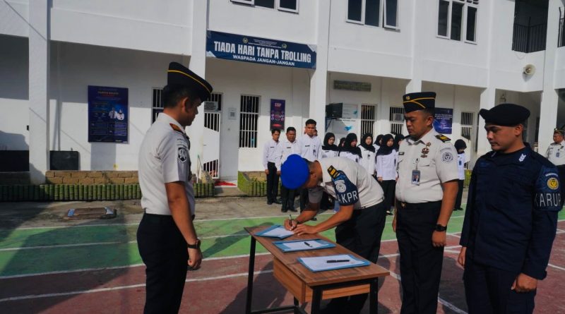 apangan Rumah Tahanan Negara (Rutan) Kelas IIB Sungai Penuh menjadi saksi penguatan integritas seluruh jajaran pemasyarakatan pada Senin pagi (20/4/2026). (Foto: IST/Dewi Yulianti)
