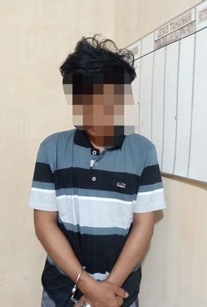 Jajaran Polsek Batangan Polresta Pati berhasil meringkus seorang pemuda berinisial RH (23) yang diduga melakukan penganiayaan berat. Pelaku yang berprofesi sebagai nelayan ini dibekuk petugas saat bersembunyi di wilayah Kabupaten Jepara, Senin (20/4/2026). (Foto: Divhumas Polri)
