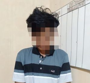 Jajaran Polsek Batangan Polresta Pati berhasil meringkus seorang pemuda berinisial RH (23) yang diduga melakukan penganiayaan berat. Pelaku yang berprofesi sebagai nelayan ini dibekuk petugas saat bersembunyi di wilayah Kabupaten Jepara, Senin (20/4/2026). (Foto: Divhumas Polri)