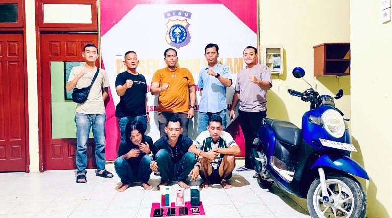 Tim Unit Reskrim Polsek Lubuk Dalam berhasil mengungkap kasus pencurian dengan pemberatan (curat) yang menyasar "Toko Andin" di Kampung Empang Baru. Tiga orang pria diringkus di wilayah Koto Gasib setelah sempat buron sejak September 2025 lalu. (Foto: Polsek Lubuk Dalam)
