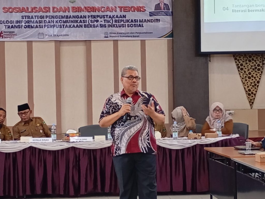 Ketua DPRD Provinsi Sumatera Barat, Muhidi, berkomitmen memperkuat minat baca generasi muda.Komitmen tersebut disampaikan Muhidi saat menghadiri kegiatan Sosialisasi dan Bimbingan Teknis Strategi Pengembangan Perpustakaan (SPP-TIK) di Aula Dinas Kearsipan dan Perpustakaan Provinsi Sumatera Barat pada Selasa (21/4/2026). (Foto: IST/Novrianto)