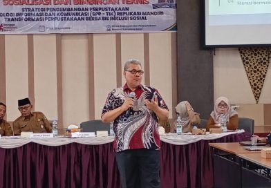 Ketua DPRD Provinsi Sumatera Barat, Muhidi, berkomitmen memperkuat minat baca generasi muda.Komitmen tersebut disampaikan Muhidi saat menghadiri kegiatan Sosialisasi dan Bimbingan Teknis Strategi Pengembangan Perpustakaan (SPP-TIK) di Aula Dinas Kearsipan dan Perpustakaan Provinsi Sumatera Barat pada Selasa (21/4/2026). (Foto: IST/Novrianto)