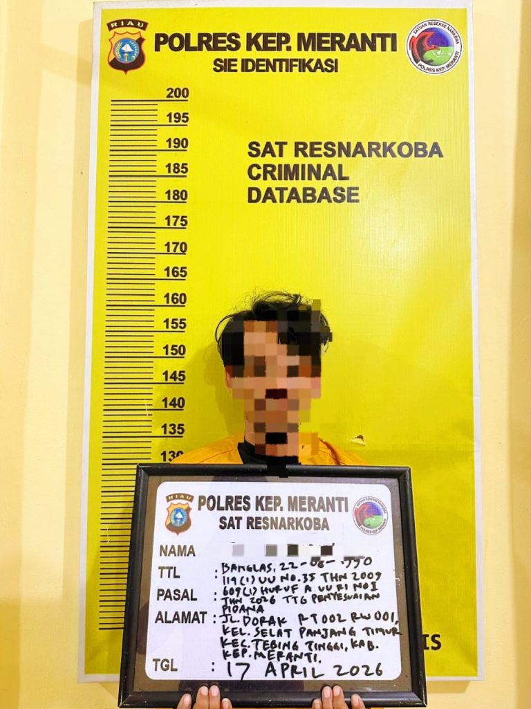 Satuan Reserse Narkoba (Satresnarkoba) Polres Kepulauan Meranti kembali menunjukkan ketegasannya dalam memberantas peredaran gelap narkotika. Seorang pria berinisial EA (35) berhasil diamankan petugas dalam sebuah penggerebekan di Jalan Dorak, Kelurahan Banglas, pada Rabu (22/04/2026). (Foto: Humas Polres Meranti)