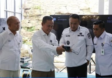 Wali Kota Sungai Penuh, Alfin, menerima kunjungan resmi Kepala Stasiun TVRI Jambi, Herly Marjoni, di rumah dinas wali kota pada Rabu (22/4/2026). Pertemuan ini bertujuan untuk mensosialisasikan siaran langsung Piala Dunia 2026 yang akan ditayangkan oleh TVRI. (Foto: Diskominfosta Sungai Penuh)