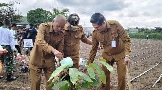 Wakil Wali Kota Sungai Penuh, Azhar Hamzah, menghadiri rangkaian acara pelantikan Pengurus Himpunan Kerukunan Tani Indonesia (HKTI) Provinsi Jambi pada Selasa (21/4/2026). (Foto: Diskominfosta Sungai Penuh)