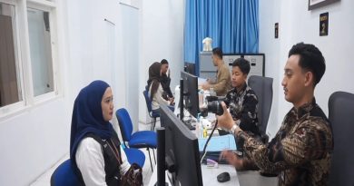 Menjelang musim haji 2026, aktivitas di Kantor Imigrasi Kelas II Non TPI Kerinci, Provinsi Jambi, tampak lebih sibuk dari biasanya, Jum'at (24/4/2026). Permohonan pembuatan paspor mengalami peningkatan signifikan hingga mencapai 50 persen dibandingkan hari-hari biasa. (Foto: IST/Dewi Yulianti)