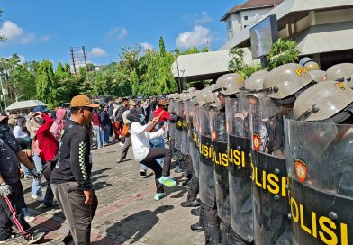Kepolisian Daerah (Polda) Jawa Tengah kembali mengasah kesiapan personel dalam menghadapi situasi kontijensi. Latihan Unit Negosiator digelar secara intensif di halaman Kantor Gubernur Jawa Tengah pada Jumat (24/4/2026). (Foto: Humas Polda Jateng)