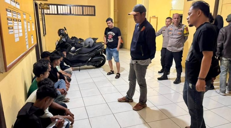 Satuan Reserse Kriminal (Satreskrim) Polres Kerinci bergerak cepat mengamankan sejumlah pemuda yang diduga terlibat aksi pengeroyokan. Insiden kekerasan secara bersama-sama ini terjadi di kawasan Desa Air Panas Baru, Kecamatan Air Hangat, Kabupaten Kerinci, Kamis (23/4/2026). (Foto: IST/Dewi Yulianti)