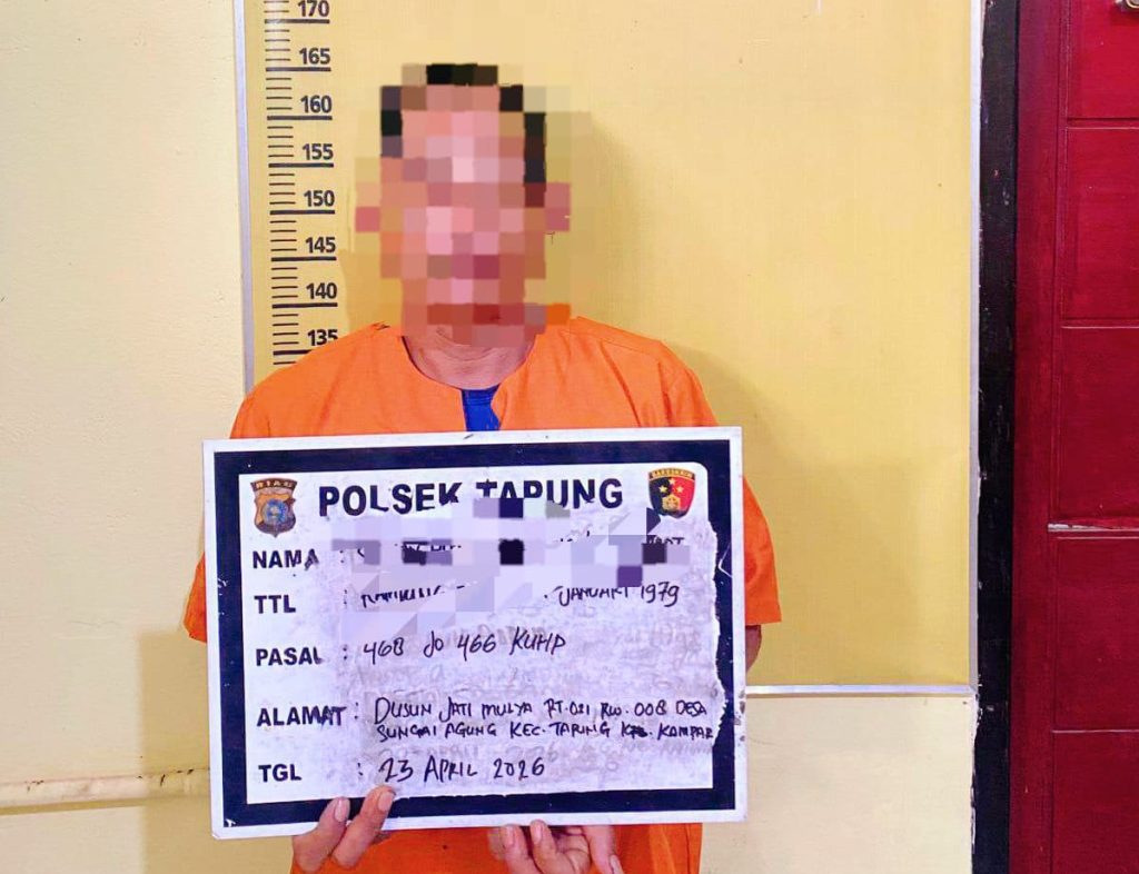 Unit Reskrim Polsek Tapung bergerak cepat mengamankan seorang pria berinisial SA (47) pada Jumat (24/4/2026). Tersangka diduga melakukan penganiayaan berat terhadap korban bernama Boy Fan (38) di Desa Sungai Agung, Kabupaten Kampar. (Foto: Humas Polres Kampar)