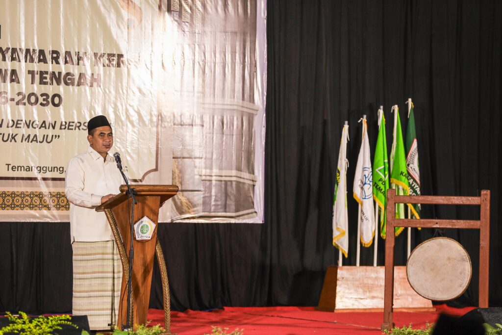 Wakil Gubernur Jawa Tengah, Taj Yasin Maimoen, menyampaikan hal tersebut saat menghadiri pelantikan pengurus wilayah dan pembukaan Musyawarah Kerja Wilayah (Mukerwil) V Rifa’iyah. Acara ini berlangsung di Gedung Pemuda Kabupaten Temanggung pada Minggu (26/4/2026). (Foto: Humas Jateng)