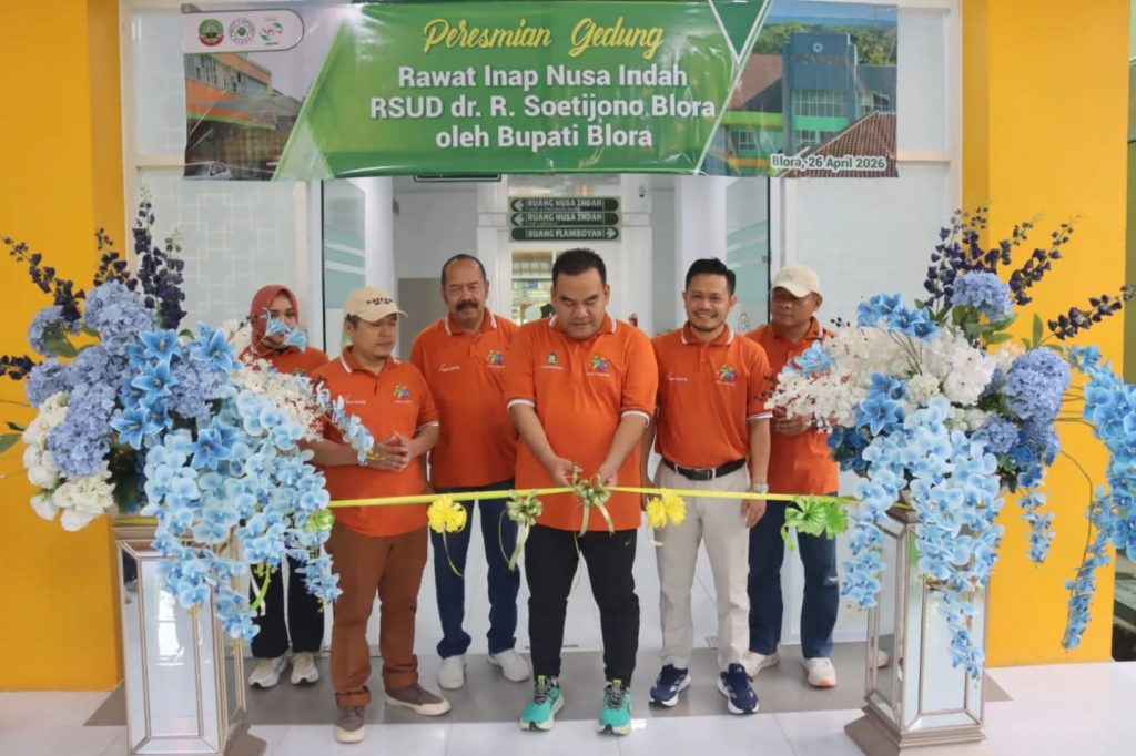 RSUD dr. R. Soetijono Blora merayakan hari jadi yang ke-76 dengan langkah besar dalam peningkatan fasilitas medis. Momentum spesial ini ditandai dengan peresmian Gedung Rawat Inap Nusa Indah pada Minggu (26/4/2026). Peresmian dilakukan langsung oleh Bupati Blora, Dr. H. Arief Rohman. (Foto: Pemkab Blora)