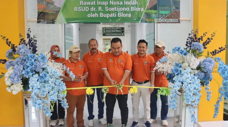 RSUD dr. R. Soetijono Blora merayakan hari jadi yang ke-76 dengan langkah besar dalam peningkatan fasilitas medis. Momentum spesial ini ditandai dengan peresmian Gedung Rawat Inap Nusa Indah pada Minggu (26/4/2026). Peresmian dilakukan langsung oleh Bupati Blora, Dr. H. Arief Rohman. (Foto: Pemkab Blora)