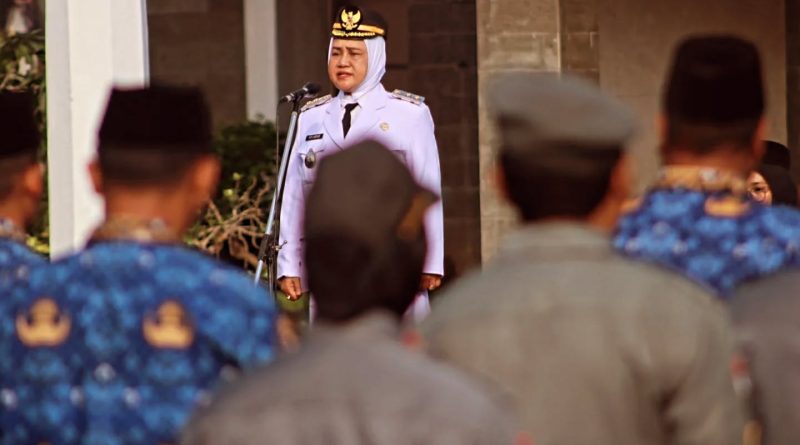 Wakil Bupati Semarang, Hj. Nur Arifah, bertindak sebagai inspektur upacara mewakili Bupati Semarang, H. Ngesti Nugraha dalam upacara peringatan Hari Otonomi Daerah (Otda) ke-XXX Tingkat Kabupaten Semarang, Senin (27/4/2026). (Foto; Pemkab Semarang)