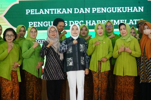 Kepengurusan baru DPC Himpunan Ahli Rias Pengantin Indonesia (HARPI) “Melati” Kabupaten Pati dan Kabupaten Rembang resmi dikukuhkan. Prosesi pelantikan berlangsung khidmat di Pendopo Kabupaten Pati pada Minggu (26/4/2026). (Foto: Pemkab Pati)
