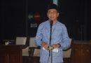 Wakil Bupati Batang, Suyono, resmi melepas keberangkatan jemaah calon haji yang tergabung dalam Kloter 16 dan 17. Prosesi pelepasan berlangsung khidmat di halaman Pendopo Kabupaten Batang pada Minggu (26/4/2026). (Foto: Pemkab Batang)
