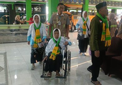 Rombongan jemaah calon haji asal Kabupaten Batang yang tergabung dalam Kloter 16 telah tiba di Embarkasi Donohudan, Boyolali, Minggu (26/4/2026). (Foto: Pemkab Batang)
