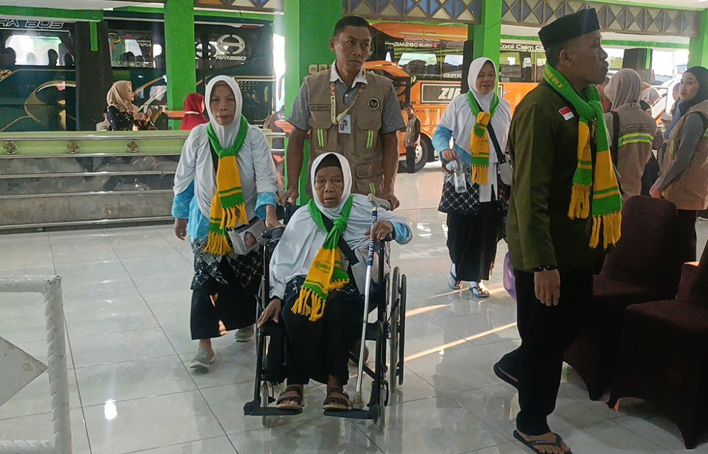Rombongan jemaah calon haji asal Kabupaten Batang yang tergabung dalam Kloter 16 telah tiba di Embarkasi Donohudan, Boyolali, Minggu (26/4/2026). (Foto: Pemkab Batang)