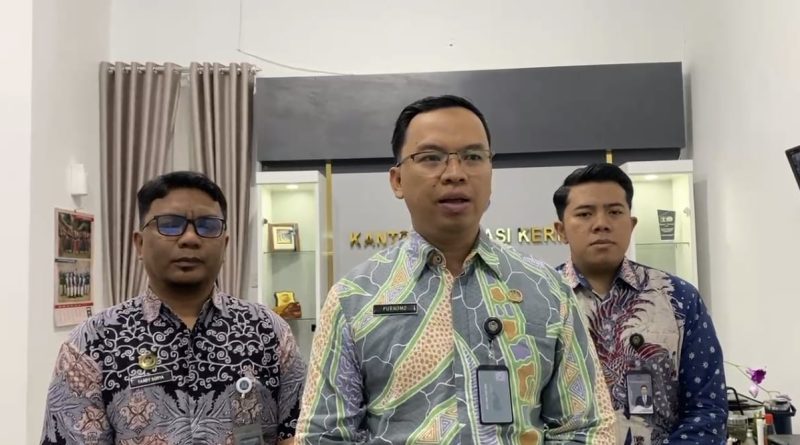 Kantor Imigrasi Kelas II Non TPI Kerinci mencatatkan capaian gemilang dalam Penerimaan Negara Bukan Pajak (PNBP) sepanjang tahun 2025. Di bawah kepemimpinan Purnomo, instansi ini berhasil menyetorkan dana sebesar Rp3 miliar ke kas negara, Senin (27/4/2026). (Foto: IST/Dewi Yulianti)