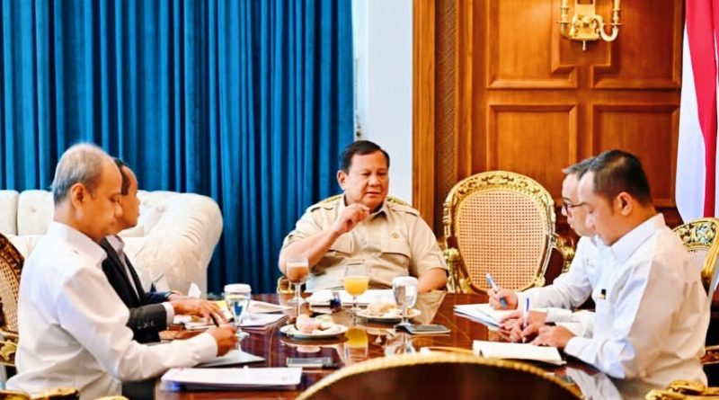 Presiden Prabowo Subianto memanggil Menteri Energi dan Sumber Daya Mineral (ESDM), Bahlil Lahadalia, ke Istana Merdeka pada Senin (27/4/2026). Pertemuan ini bertujuan untuk memastikan stabilitas energi nasional tetap terjaga di tengah dinamika geopolitik global. (Foto: BPMI Setpres)