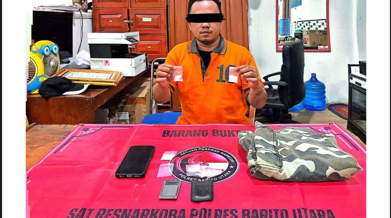Satresnarkoba Polres Barito Utara kembali menunjukkan taringnya dalam memberantas peredaran gelap narkotika. Petugas bergerak cepat mengungkap kasus kepemilikan sabu di Jalan Keladan, Kelurahan Lanjas, pada Senin (27/4/2026) subuh. (Foto: IST/Carli Silitonga)