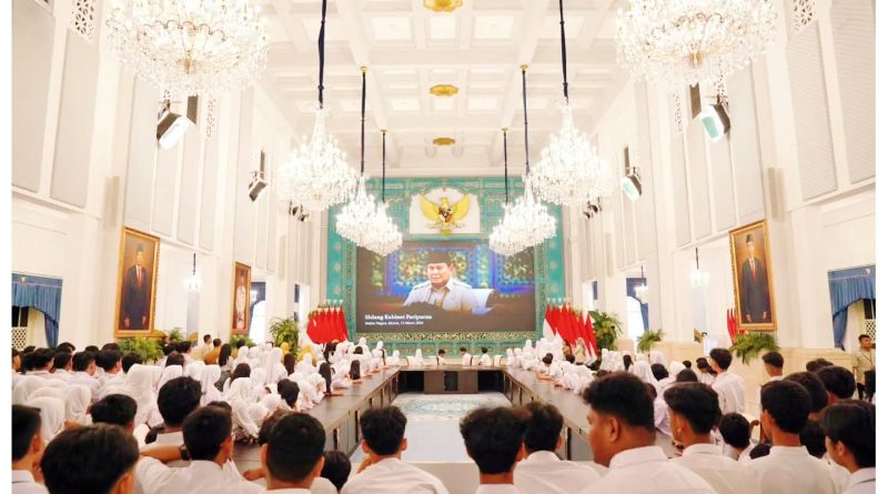 Sebanyak 264 siswa dan guru dari SMA Negeri 84 Jakarta Barat berkesempatan mengunjungi Istana Kepresidenan Jakarta pada Selasa (28/4/2026). Kehadiran mereka merupakan bagian dari program edukatif bertajuk “Istana untuk Anak Sekolah”. (Foto: Humas Kemensesneg)