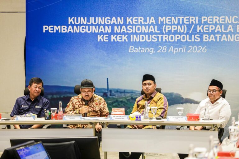 Wakil Gubernur Jawa Tengah, Taj Yasin Maimoen, dalam kunjungan kerja Menteri PPN/Kepala Bappenas RI di Kawasan Ekonomi Khusus (KEK) Industropolis Batang, Selasa (28/4/2026). (Foto: Pemprov Jateng)