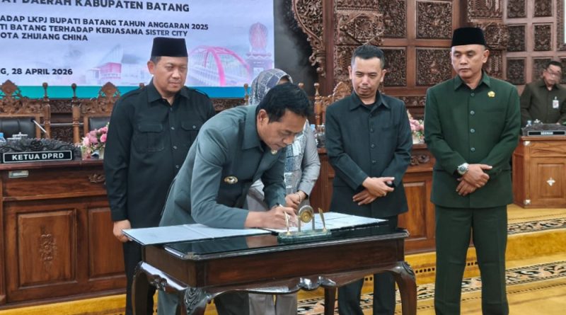 Ketua Komisi I DPRD Batang, Kukuh Fajar Rhomadhon Pemerintah Kabupaten Batang resmi menyepakati kerja sama Sister City dengan Kota Zhijiang, Provinsi Hubei, China dengan disahkannya kesepakatan strategis di di gedung DPRD Batang, Selasa (28/4/2026). (Foto: Pemkab Batang)