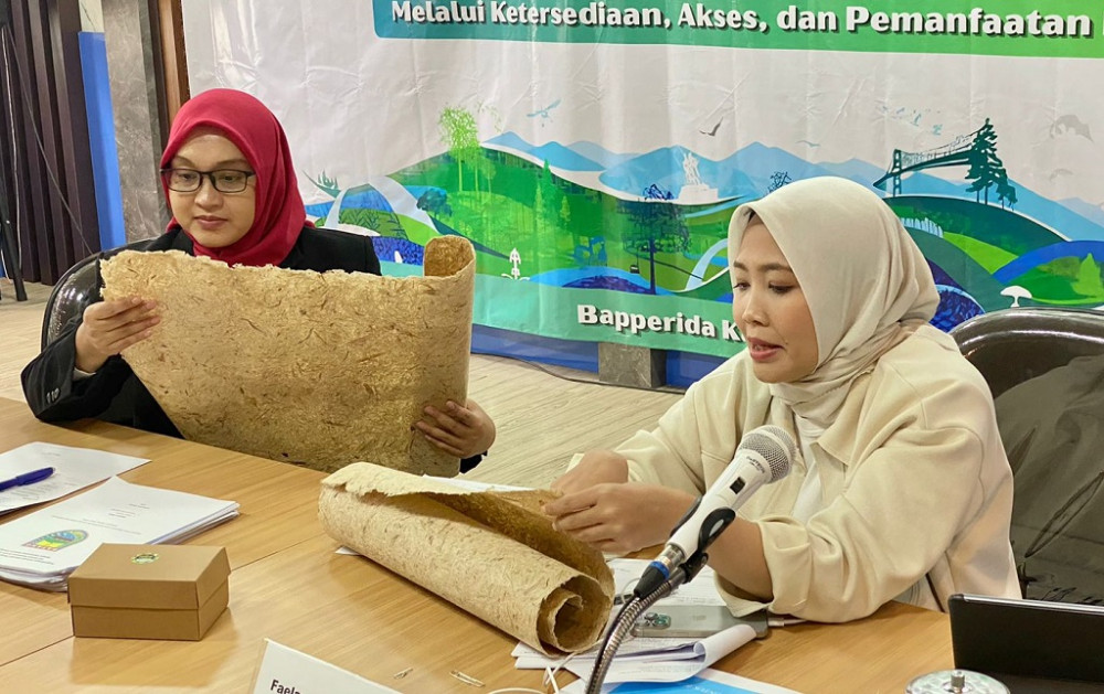 Ketua TP PKK Kabupaten Batang sekaligus praktisi, Faelasufa Faiz, memberikan apresiasi tinggi atas penyelenggaraan Lomba Kreativitas dan Inovasi Masyarakat (Krenova) 2026. Ajang bergengsi ini digelar di Ruang Ujungnegoro Bapperida Batang, Selasa (28/4/2026). (Foto: Pemkab Batang)