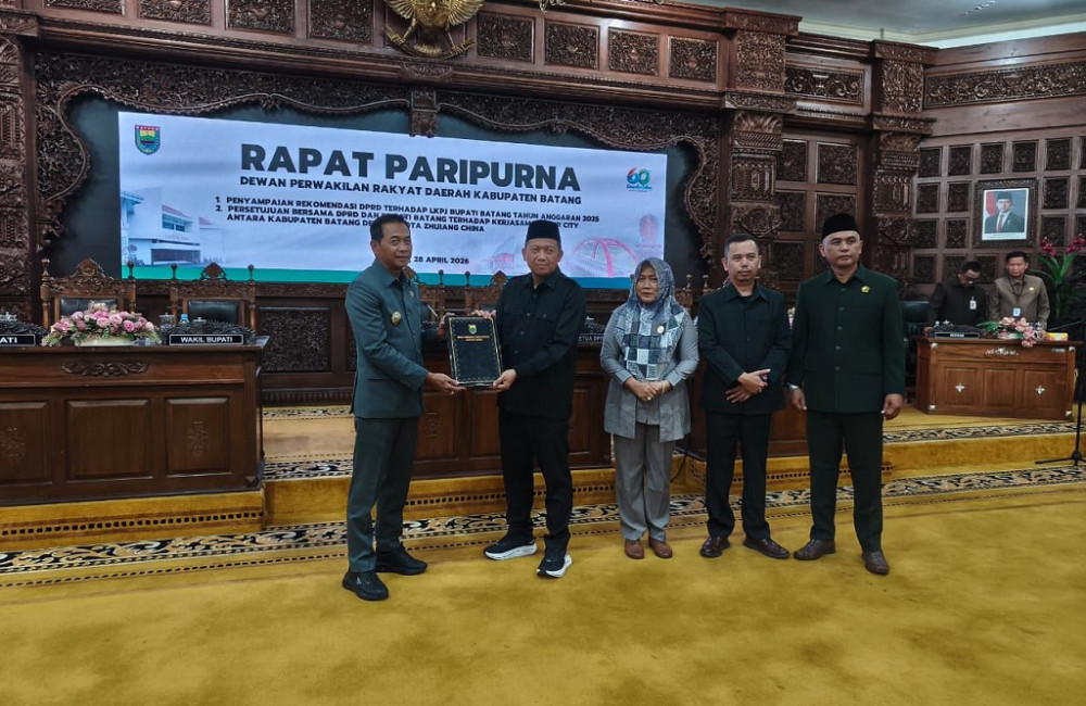 Dewan Perwakilan Rakyat Daerah (DPRD) Kabupaten Batang resmi menyampaikan rekomendasi terhadap Laporan Keterangan Pertanggungjawaban (LKPJ) Bupati Batang Tahun Anggaran 2025 dalam Rapat Paripurna di Ruang DPRD Batang, Selasa (28/4/2026). (Foto: Pemkab Batang)
