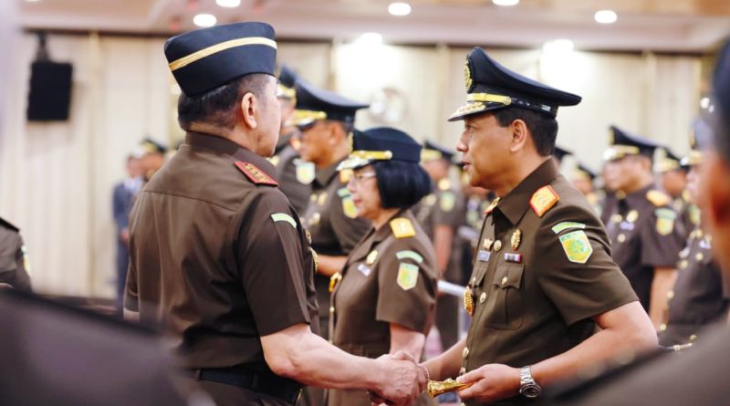 Pucuk pimpinan Kejaksaan Tinggi (Kejati) Riau resmi berganti. Jaksa Agung RI ST Burhanuddin melantik I Dewa Gede Wirajana sebagai Kepala Kejati (Kajati) Riau di Aula Lantai 11 Gedung Utama Kejaksaan Agung RI, Rabu (29/4/2026). (Foto: Humas Kajati Riau)