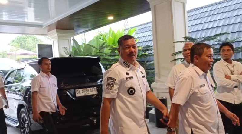 Pemerintah Kabupaten Kerinci dan Kabupaten Merangin resmi menandatangani dokumen hibah penyediaan infrastruktur pasca panen bersama Perum Bulog RI. Acara strategis ini berlangsung di Aula Boekit Dizza Resort pada Rabu, 29 April 2026. (Foto: Kominfo Kerinci)