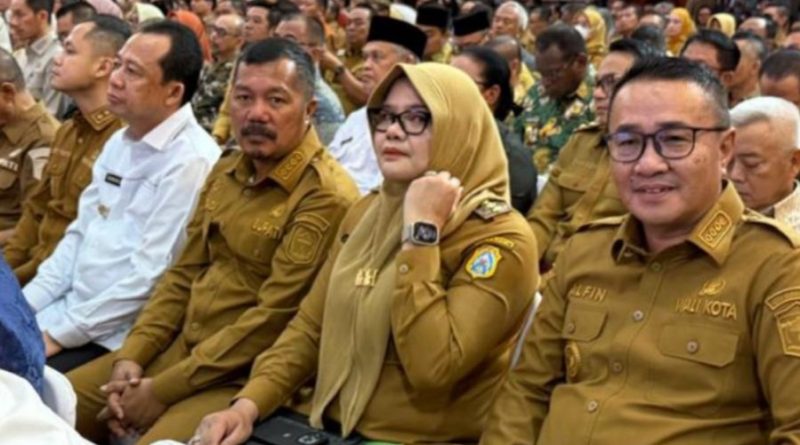 Pemerintah Kabupaten Kerinci mempertegas komitmennya dalam menjaga produktivitas pertanian nasional. Bupati Kerinci, Monadi, S.Sos., M.Si., hadir langsung dalam Rapat Koordinasi Nasional (Rakornas) Mitigasi Kekeringan Lahan Pertanian Tahun 2026 yang digelar Kementerian Pertanian RI di Jakarta, Senin (20/4/2026). (Foto: Kominfo Kerinci)